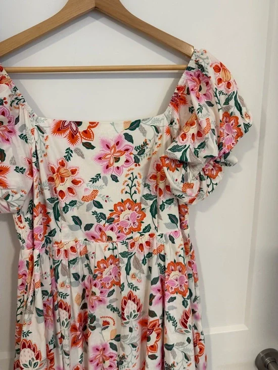 Shop Stevie White Floral Midi Dress - Picture 3 of 9